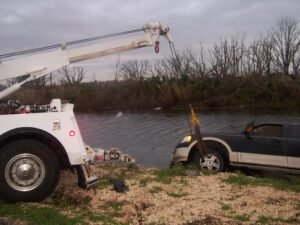 R & S Towing tow service company in Chalmette, Louisiana offering 24 hour towing near me