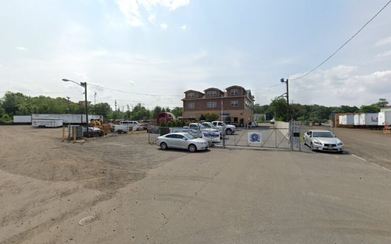 Defalco’s Service Center Tow Service in Metuchen, New Jersey