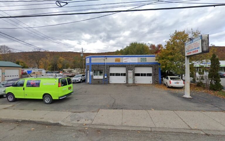 Johnny’s Service Center Tow Service in Greenwood Lake, New York