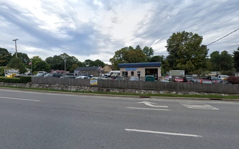 Delarm’s Auto Body Tow Service in Hyde Park, New York