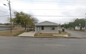 Hernandez Wrecker tow service company in Uvalde, Texas offering 24 hour towing near me