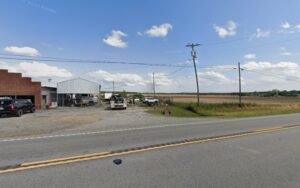 Hutto's Body Shop tow service company in Fitzgerald, Georgia offering 24 hour towing near me