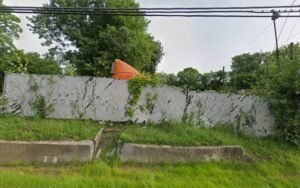 Sutherland Ave. Wrecker Service a/k/a Moon's Towing tow service company in Knoxville, Tennessee offering 24 hour towing near me