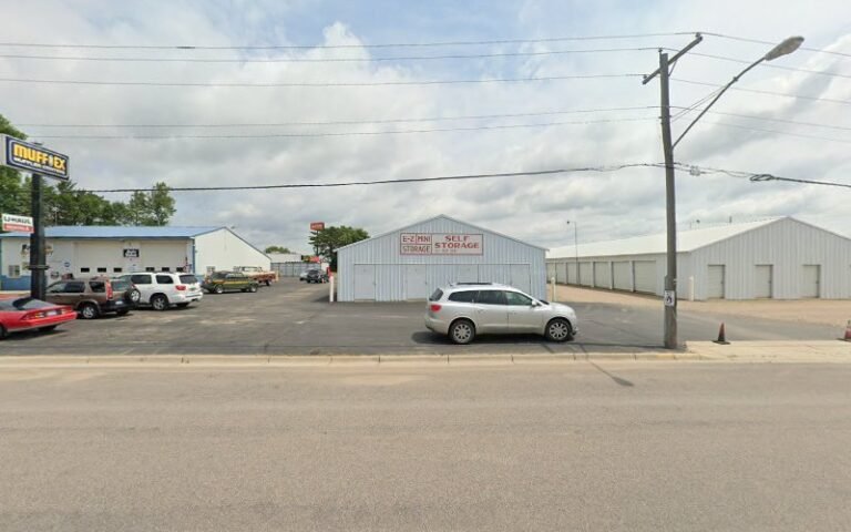 U-Haul Neighborhood Dealer Tow Service in Sauk Centre, Minnesota