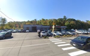 United Auto Repair & Service tow service company in Putnam, Connecticut offering 24 hour towing near me