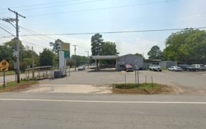 R And S Gas And Garage tow service company in Redfield, Arkansas offering 24 hour towing near me