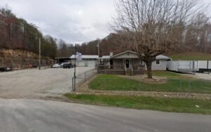 Dale's Towing & Tires tow service company in South Webster, Ohio offering 24 hour towing near me