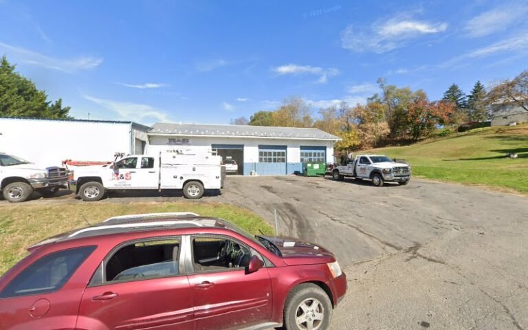 Advance Auto Body & Towing Tow Service in Hancock, Maryland