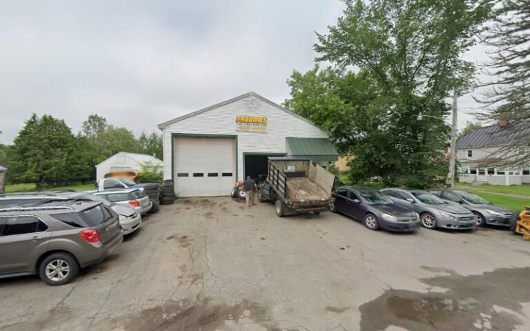 Freddie’s Service Center Tow Service in East Vassalboro, Maine