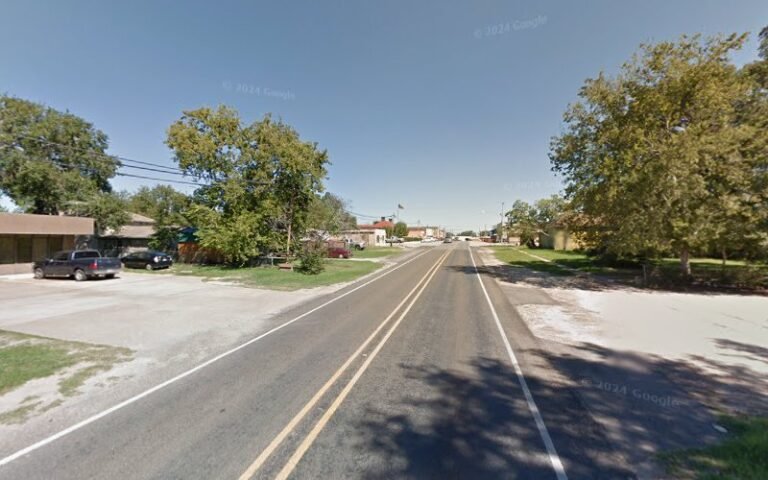 Buck’s Mobile Home Service Tow Service in Trinity, Texas