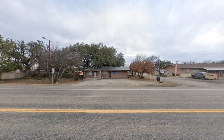 Gil’s Garage Tow Service in Sabinal, Texas