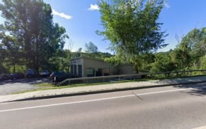 Full Circle Automotive tow service company in Waitsfield, Vermont offering 24 hour towing near me