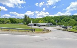 Bud Foxs Body Shop & Towing tow service company in Glen Jean, West Virginia offering 24 hour towing near me
