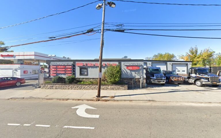 Hicksville Collision & Towing Tow Service in Hicksville, New York