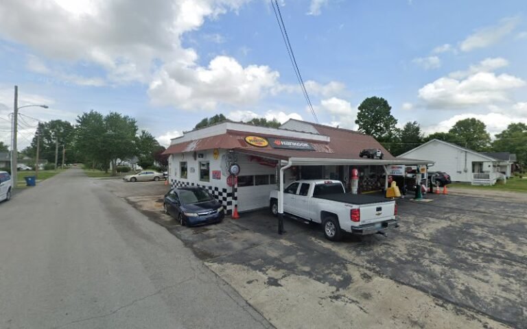 Don & Pattie’s Services Center Tow Service in Junction City, Kentucky