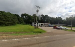 Winona Quick Lube tow service company in Winona, Mississippi offering 24 hour towing near me