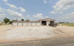 D&W Automotive tow service company in Kiowa, Kansas offering 24 hour towing near me