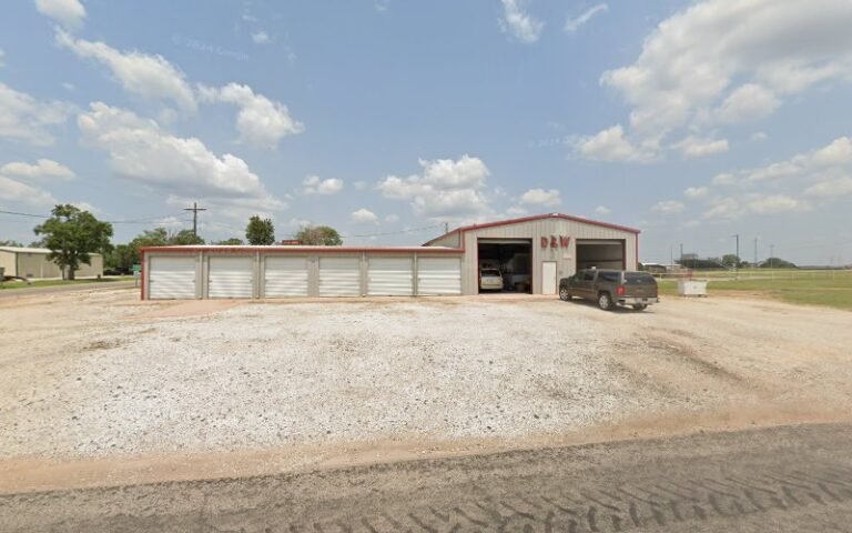 D&W Automotive Tow Service in Kiowa, Kansas
