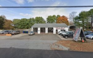 Dan And Bill's tow service company in Old Lyme, Connecticut offering 24 hour towing near me