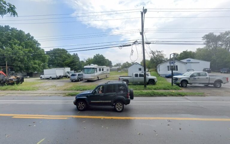 Carey’s Towing & Recovery Inc. Tow Service in Versailles, Kentucky