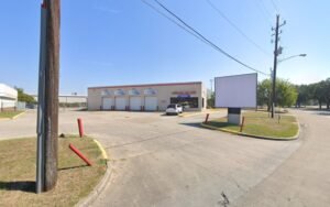 United Auto Care and Towing tow service company in Houston, Texas offering 24 hour towing near me