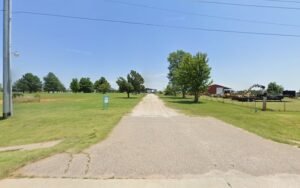 SOONER TOWING & RECOVERY LLC tow service company in McLoud, Oklahoma offering 24 hour towing near me