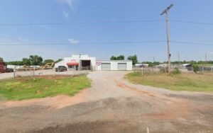 BARRINGTON'S WRECKER SERVICE tow service company in Chickasha, Oklahoma offering 24 hour towing near me