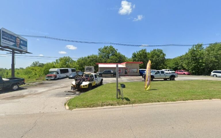 Stouts towing and repair Tow Service in Bloomington, Illinois