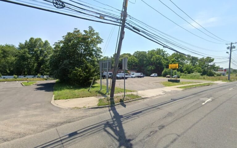 Wayne’s Towing Service @ Dan’s Champion Automotive Tow Service in Coram, New York