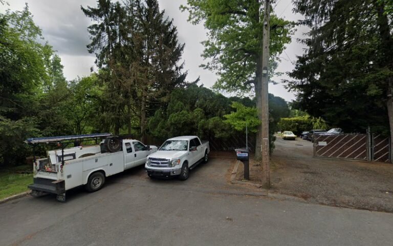Ted Baker Automotive Tow Service in Feasterville-Trevose, Pennsylvania