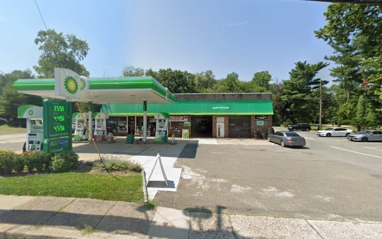 Northern Valley Motors-Amoco Tow Service in Closter, New Jersey