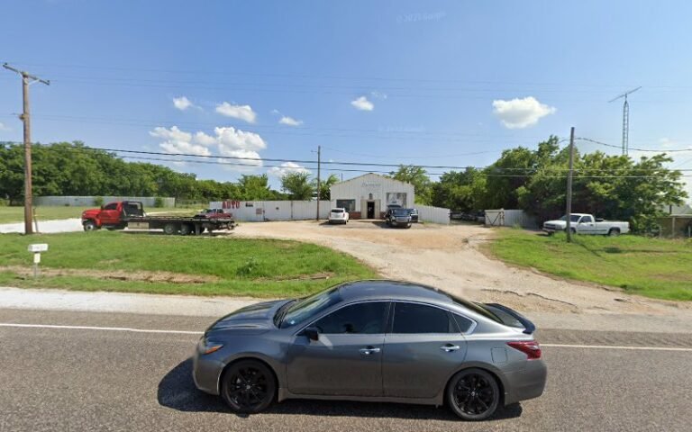 DenniesTowing Tow Service in Gainesville, Texas