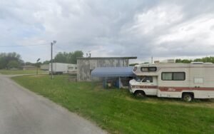 Browns Towing tow service company in Wapello, Iowa offering 24 hour towing near me