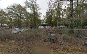Robbins Salvage & Towing tow service company in Wiggins, Mississippi offering 24 hour towing near me