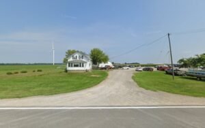 Simmons and Sons Service LLC / T & J Towing LLC tow service company in Pigeon, Michigan offering 24 hour towing near me