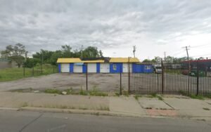 a rocks towing tow service company in Detroit, Michigan offering 24 hour towing near me