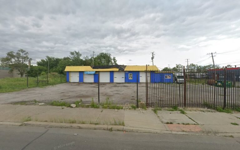 a rocks towing Tow Service in Detroit, Michigan