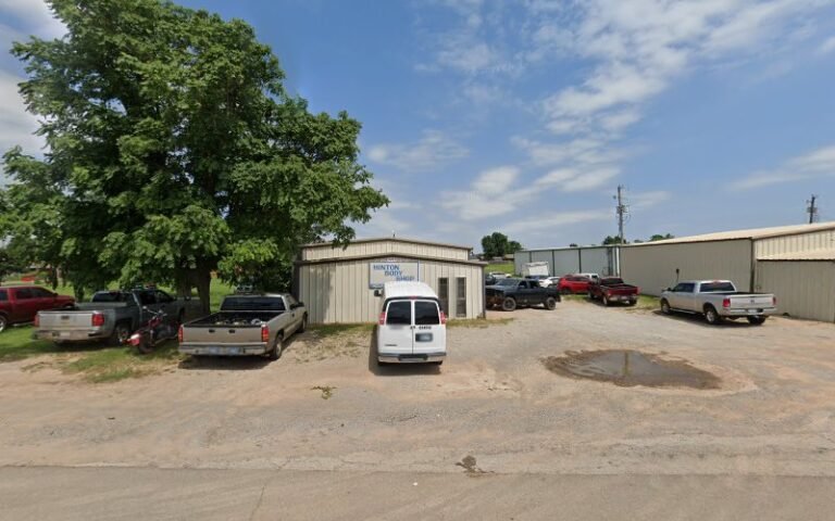 Hinton Body Shop tow service company in Hinton, Oklahoma offering 24 hour towing near me