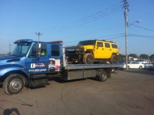 Lavish Towing tow service company in Detroit, Michigan offering 24 hour towing near me