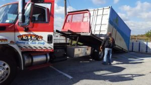 Pete's Towing & Autobody tow service company in Westbury, New York offering 24 hour towing near me