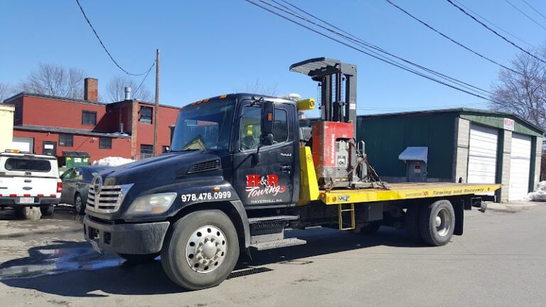 H&R Towing, LLC Tow Service in Haverhill, Massachusetts