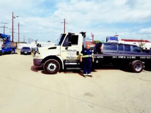 Huero towing tow service company in East Los Angeles, California offering 24 hour towing near me