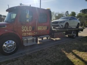 Solo Wrecker Service tow service company in Lufkin, Texas offering 24 hour towing near me