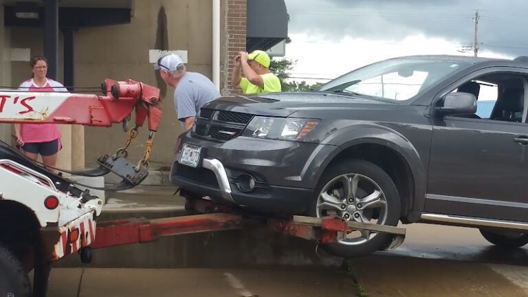 Elliott’s Motor Company Tow Service in Potosi, Missouri