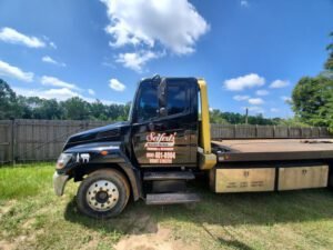Seifert’s Towing and Recovery tow service company in Defuniak Springs, Florida offering 24 hour towing near me