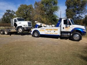 Albert's Towing & Transport tow service company in Longview, Texas offering 24 hour towing near me
