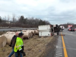 REDMON'S VILLAGE TOWING tow service company in Elgin, Illinois offering 24 hour towing near me