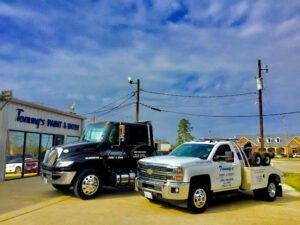 WHITWORTH TOWING tow service company in Reeds Spring, Missouri offering 24 hour towing near me