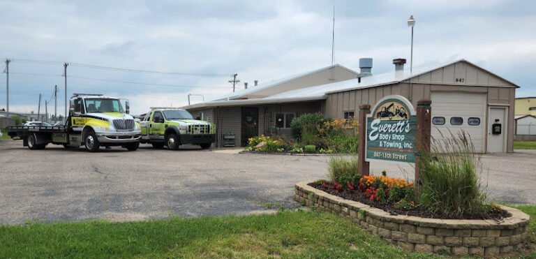 Everett’s Body Shop & Towing Tow Service in Prairie du Sac, Wisconsin
