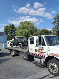 Roadrunner towing tow service company in , offering 24 hour towing near me